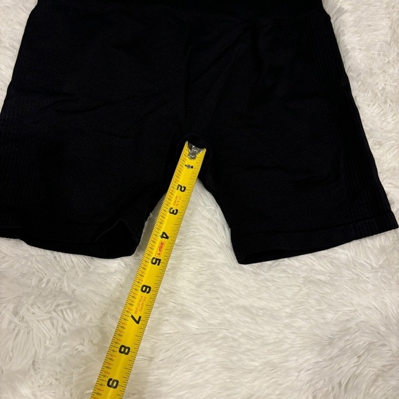 Victoria’s Secret Active PINK Textured Biker Short Black Women’s Medium - Picture 3 of 11
